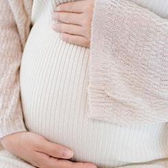 硬件上，该👲✝机将搭载第五代骁🔵👊龙8至尊🤝版移动平台，配🥍备一块容量高达7♌正规代孕